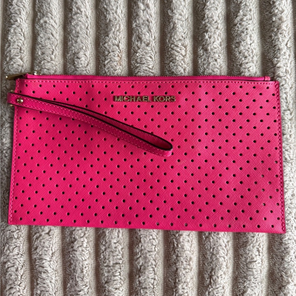 Michael Kors Ultra Pink‎ Perforated Medium Gussett Leather Wristlet AV-1302